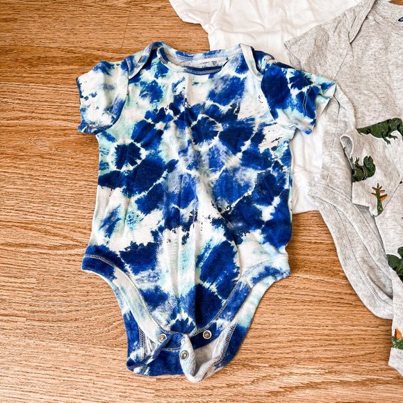 Pack of 5 Old Navy Baby Onesies - Picture 2 of 7